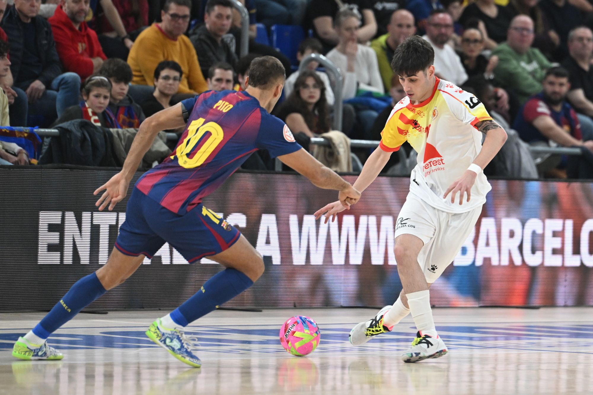 Luis Medina debuta a Primera Divisió amb Industrias Santa Coloma en el derbi contra el Barça